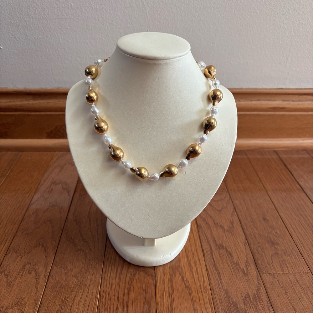 Gold Tone Chunky Necklace with Gold and Pearl Beads